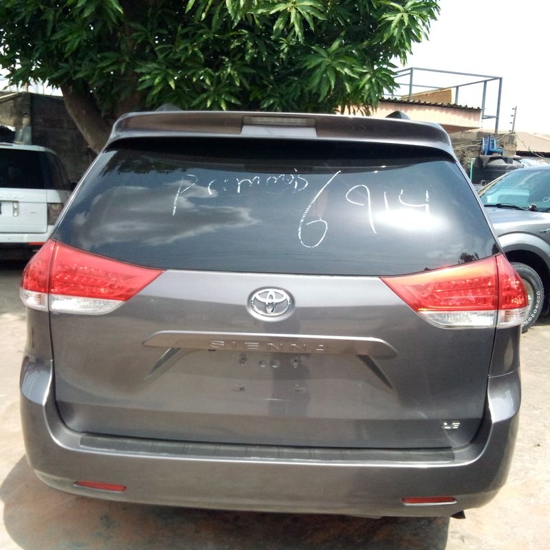 Main image of 2012 Toyota Sienna LE